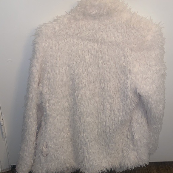 WINDSOR IVORY FAUX FUR COAT - Picture 3 of 3